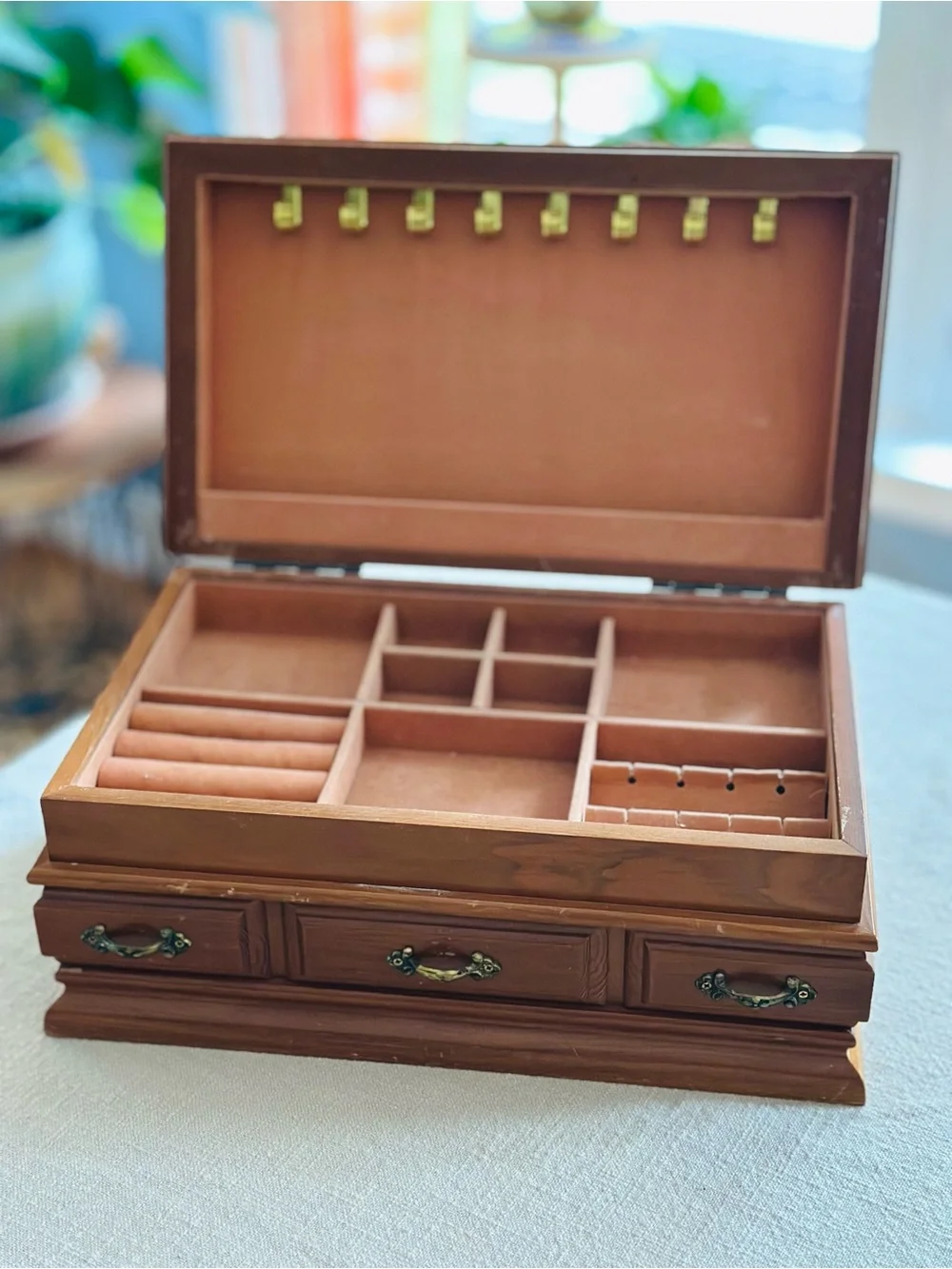 Vintage jewelry box with jewelry